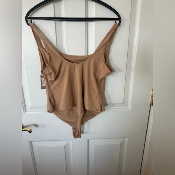 NWT SKIMS FITS EVERYBODY SQUARE NECK BODYSUIT - Picture 5 of 7